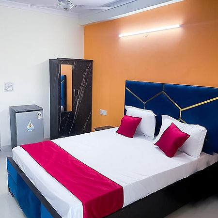 Roomshala 123 Happy Homes- Near Saket Metro นิวเดลี ภายนอก รูปภาพ